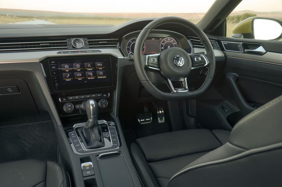 Торпедо Volkswagen Arteon R-Line 2018 года  (ZA) (фото 8 из 25)